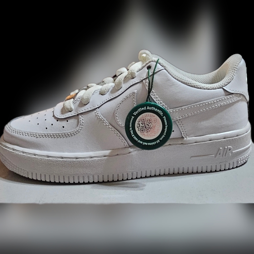 NWT Nike Air Force 1, White, Boys size 4